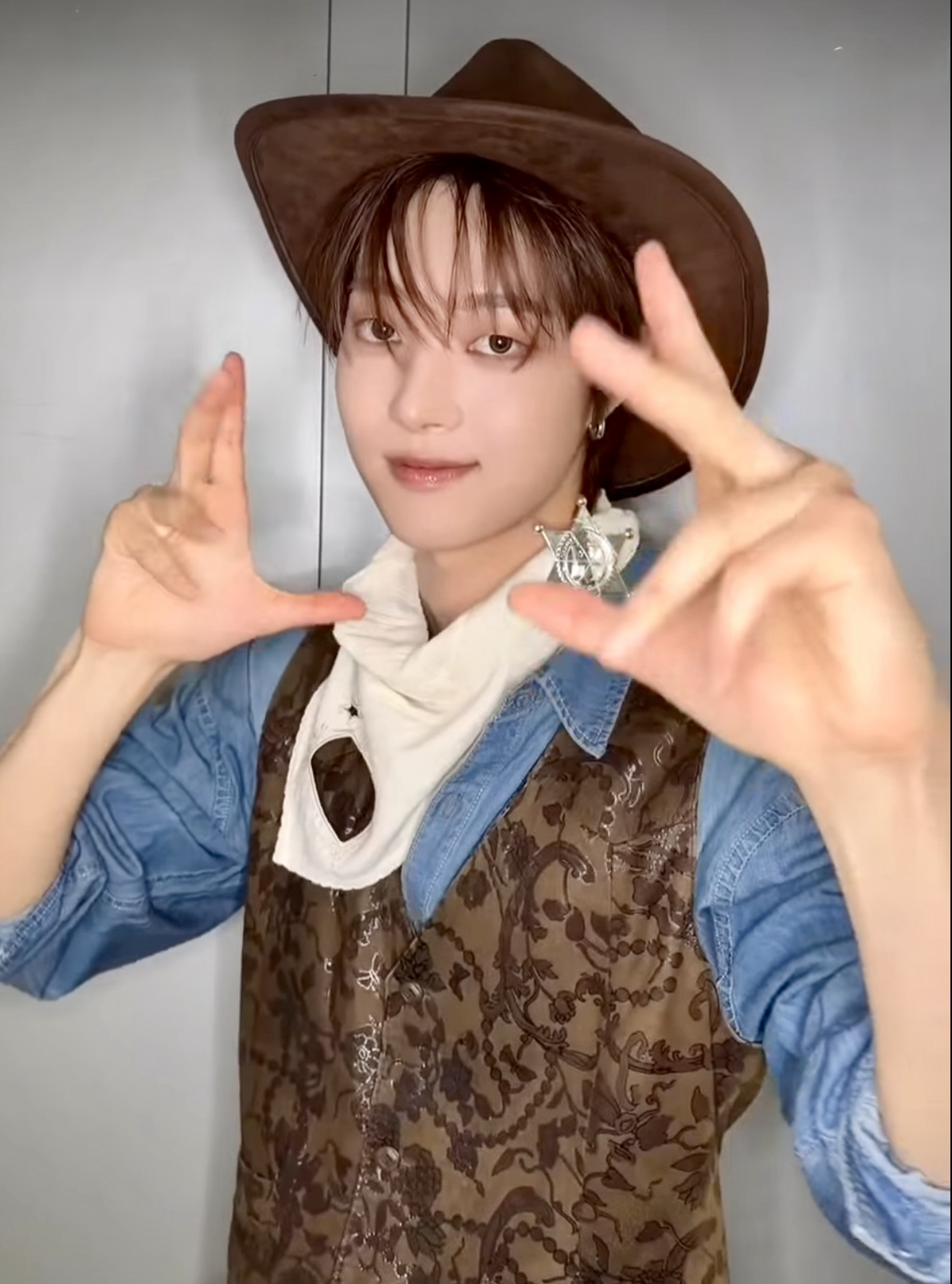 Recent activity shot of EJ (&TEAM)