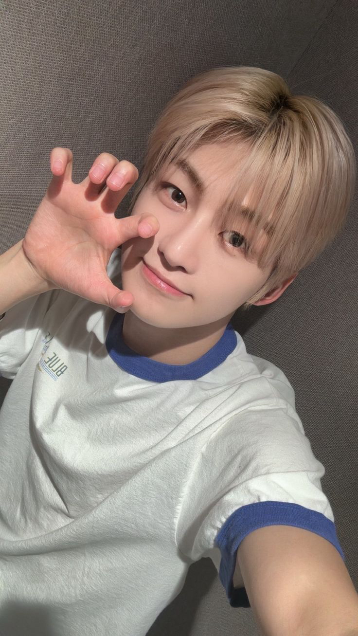 Fan-made special wallpaper for TWS