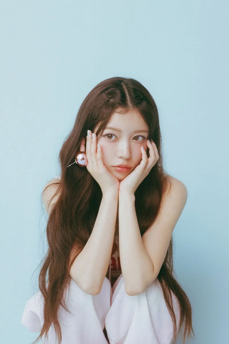 A moment captured by ILLIT's fan