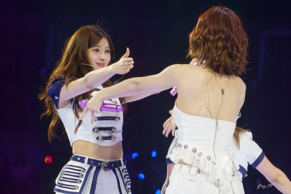 모모 (TWICE) 최근 활동샷