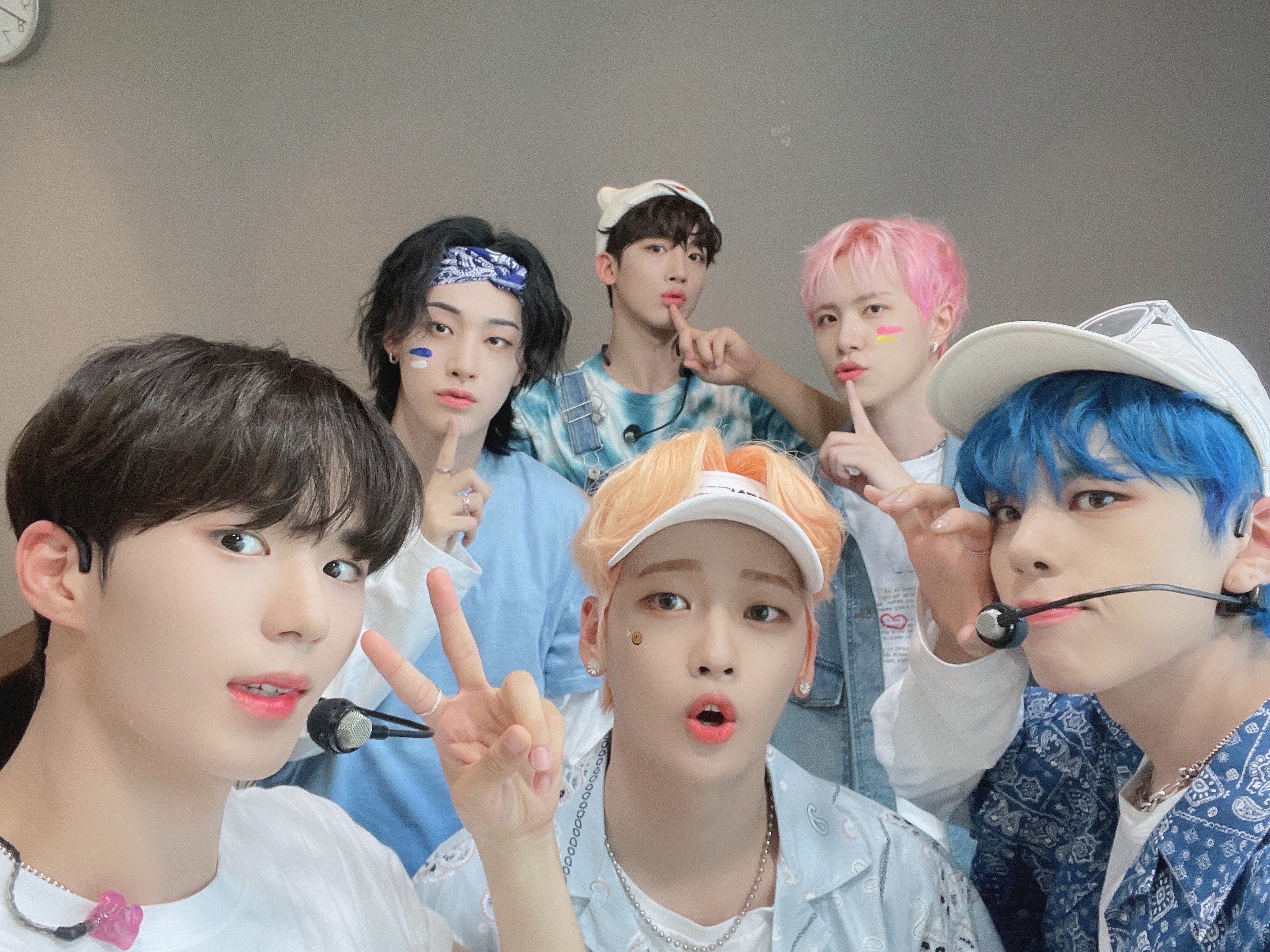 위아이의 비하인드 컷