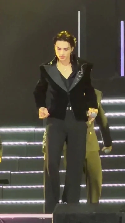 Today's most popular wallpaper in the Hyunjin (Stray Kids) community