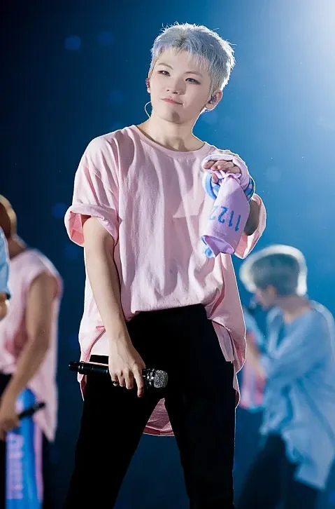 A moment captured by Woozi (SEVENTEEN)'s fan