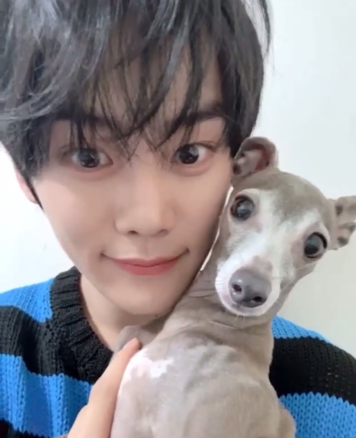 Recent activity shot of Kim Gyuvin (AND2BLE)