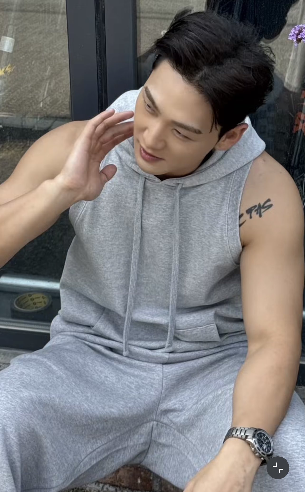 Behind-the-scenes cut of Baekho