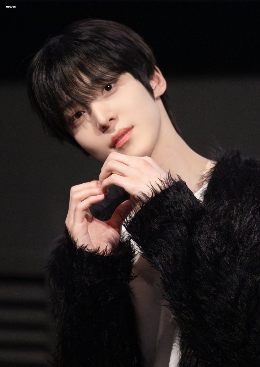 Behind-the-scenes cut of Yunho (ATEEZ)