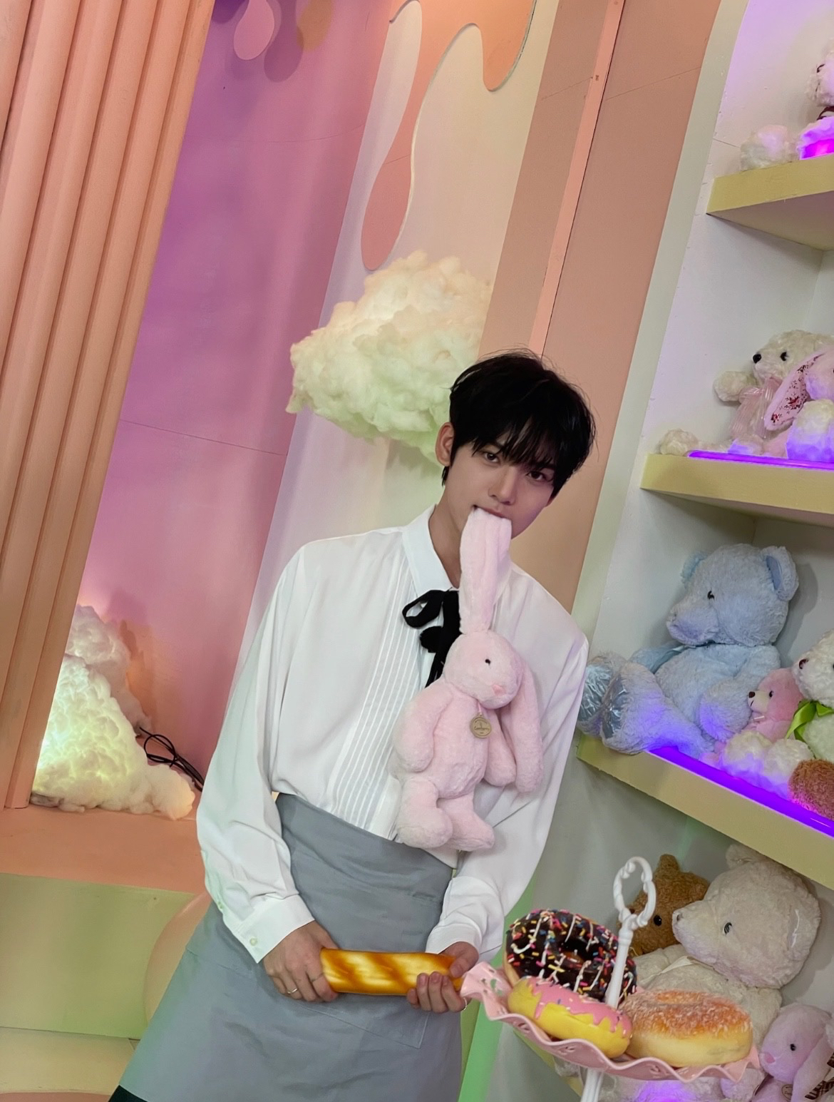 Behind-the-scenes cut of Han Yujin (AND2BLE)