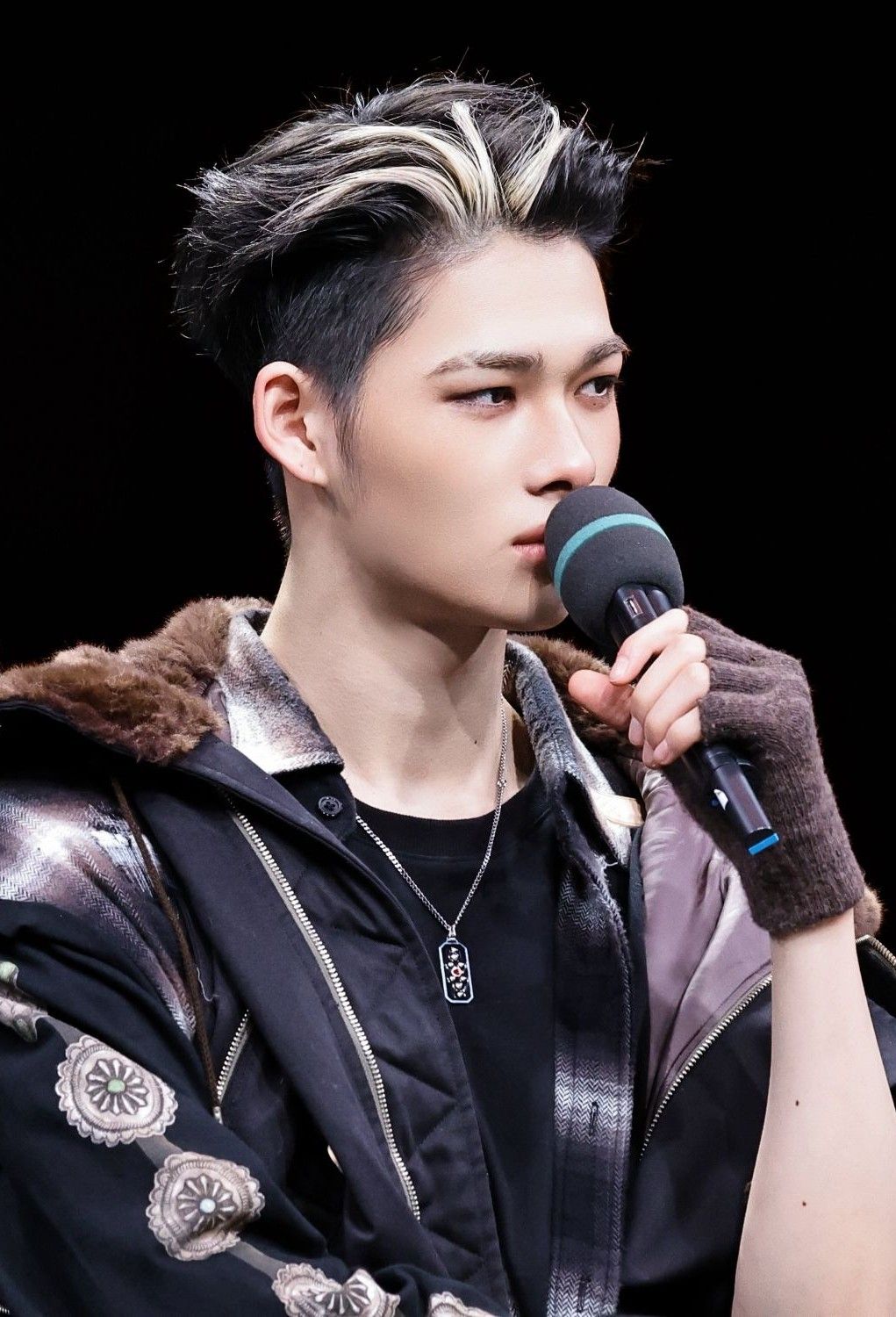 Momen yang diabadikan oleh penggemar NI-KI (ENHYPEN)