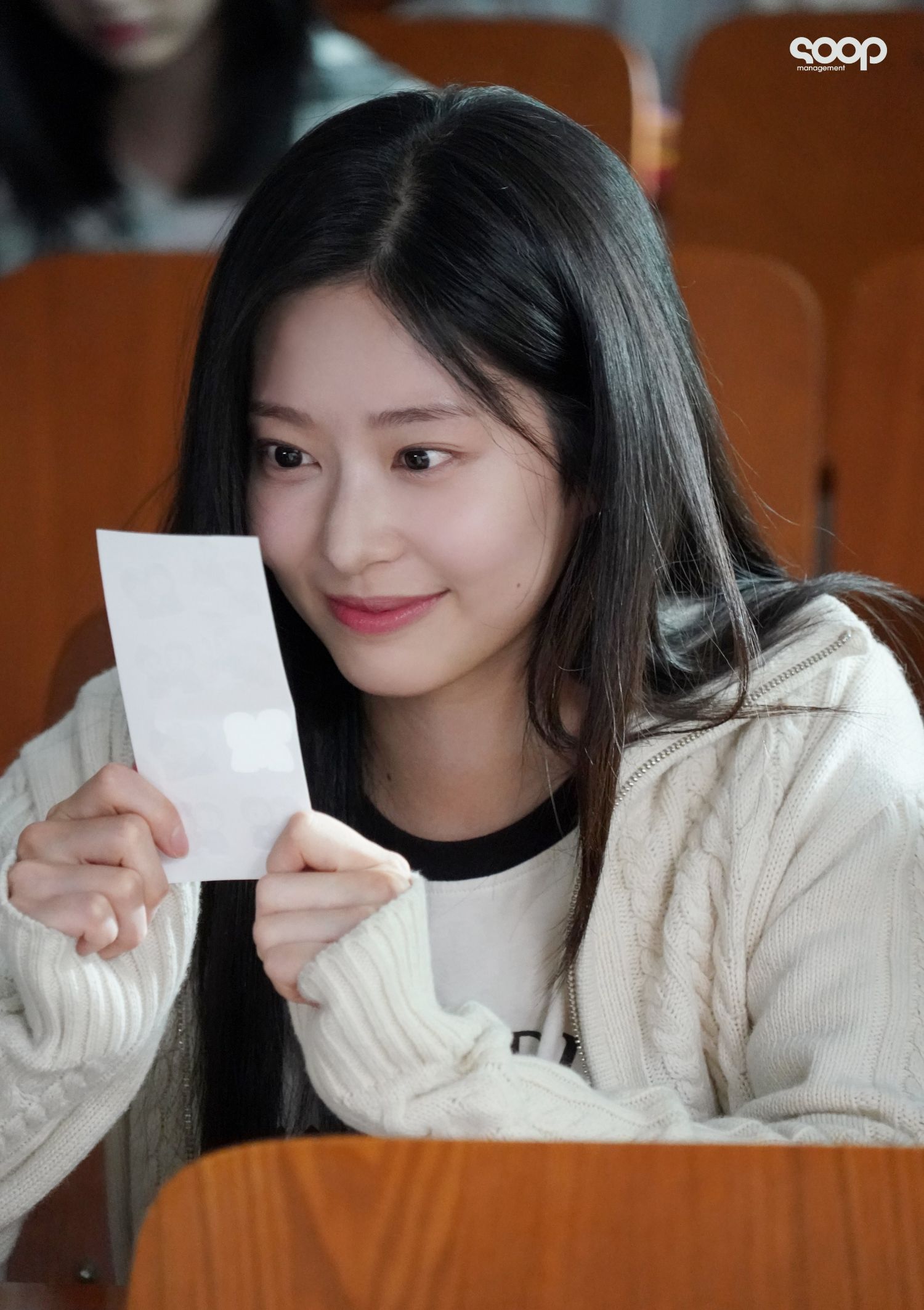 A moment captured by Kim Minju's fan