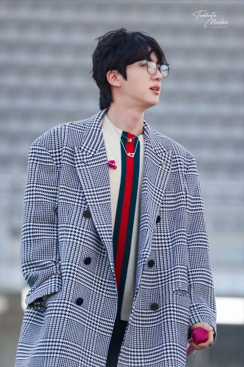 진 (방탄소년단) 최근 활동샷