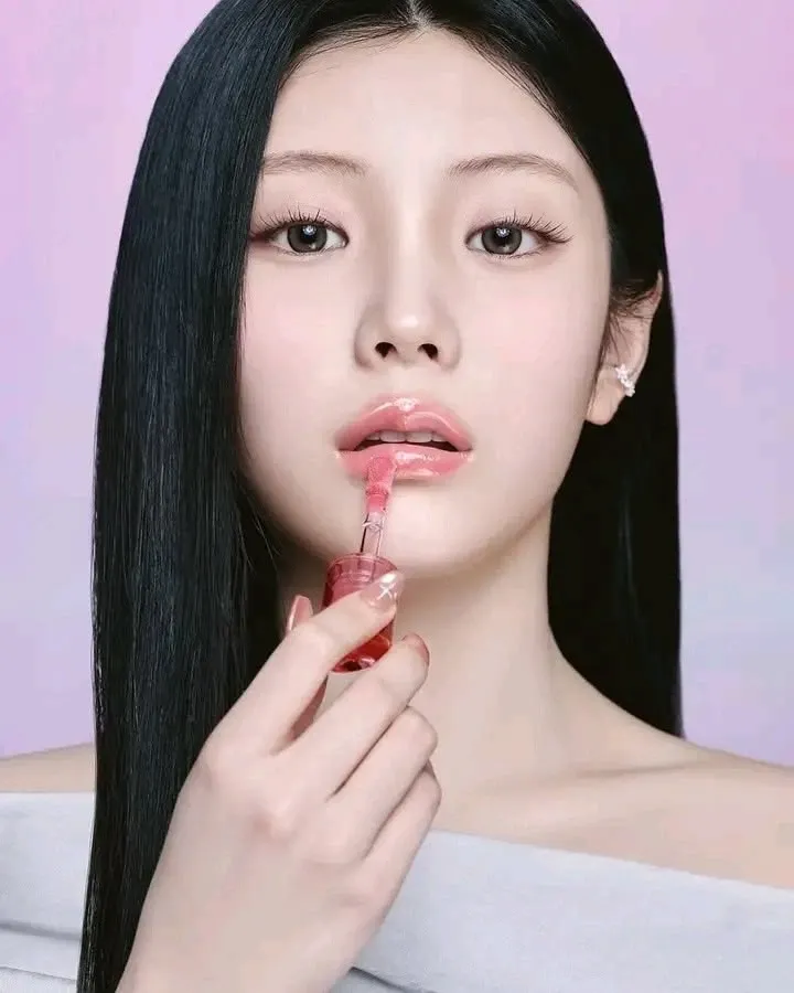 Behind-the-scenes cut of Wonhee (ILLIT)