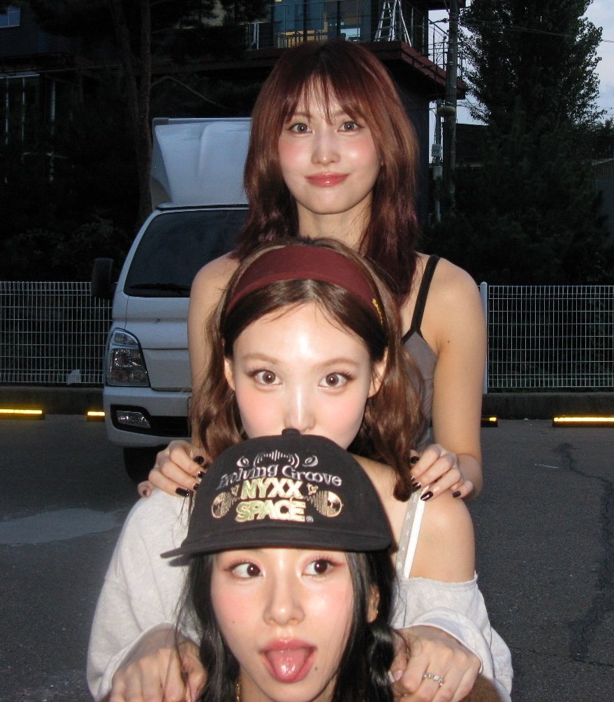 Potret di balik layar Momo (TWICE)