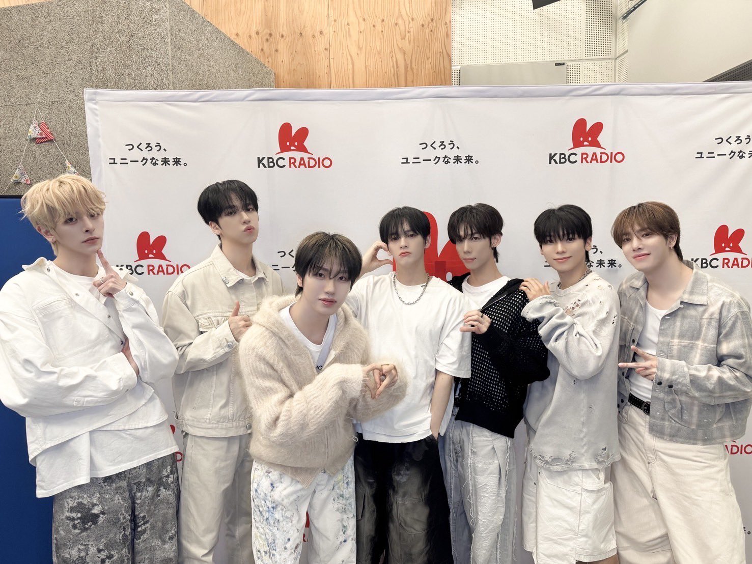 Behind-the-scenes cut of n.SSign