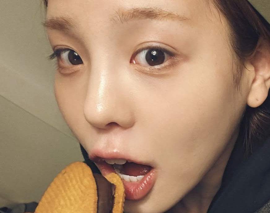 Behind-the-scenes cut of Mako (NiziU)