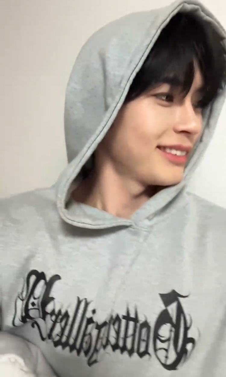 A heartfelt wallpaper shared by Sung Hanbin (ZEROBASEONE)'s fans