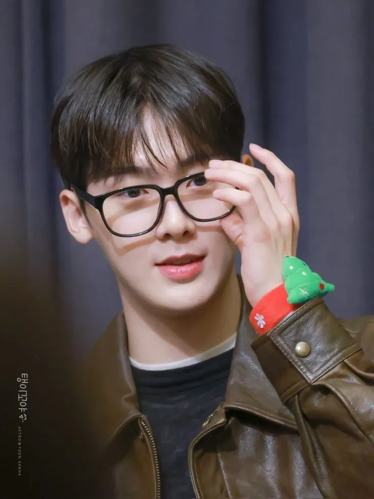 Behind-the-scenes cut of Sanha (ASTRO)