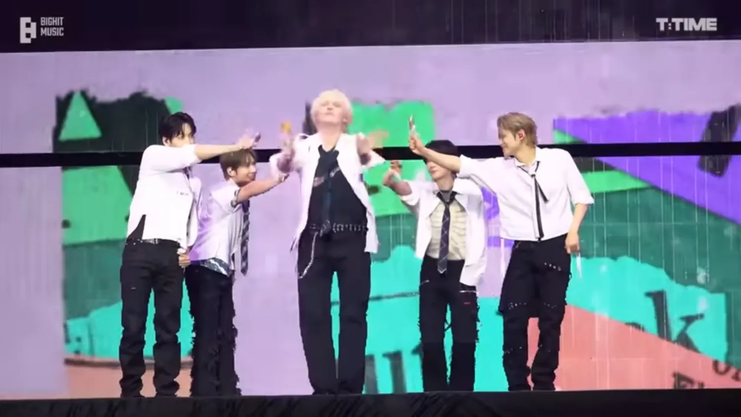 A moment captured by HueningKai (TOMORROW X TOGETHER)'s fan