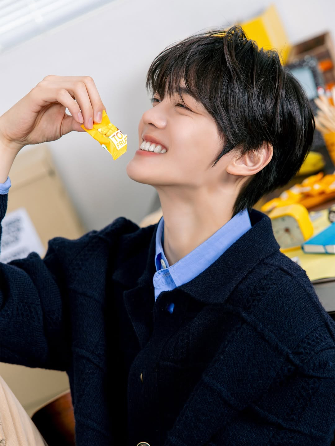 Behind-the-scenes cut of Kim Gyuvin