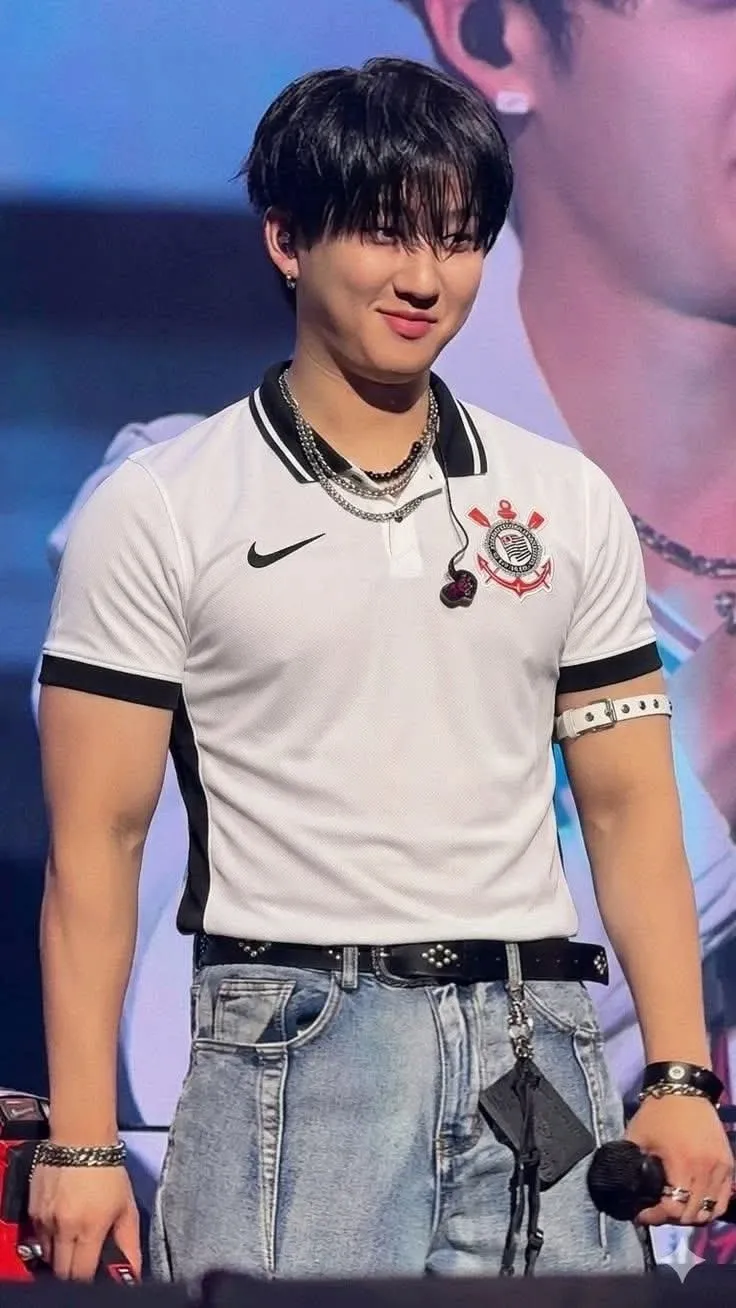 A heartfelt wallpaper shared by Changbin (Stray Kids)'s fans