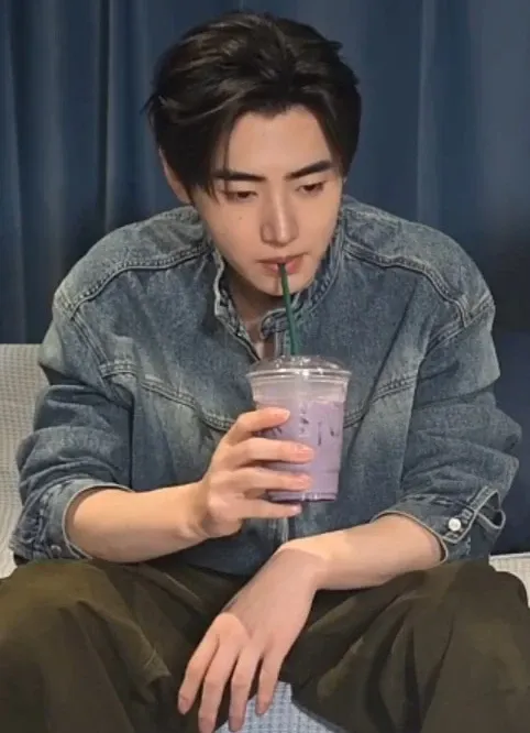Foto terbaru Sunghoon (ENHYPEN)