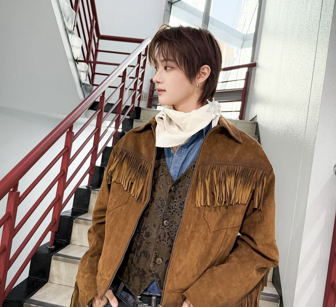 Latest photo of EJ (&TEAM)