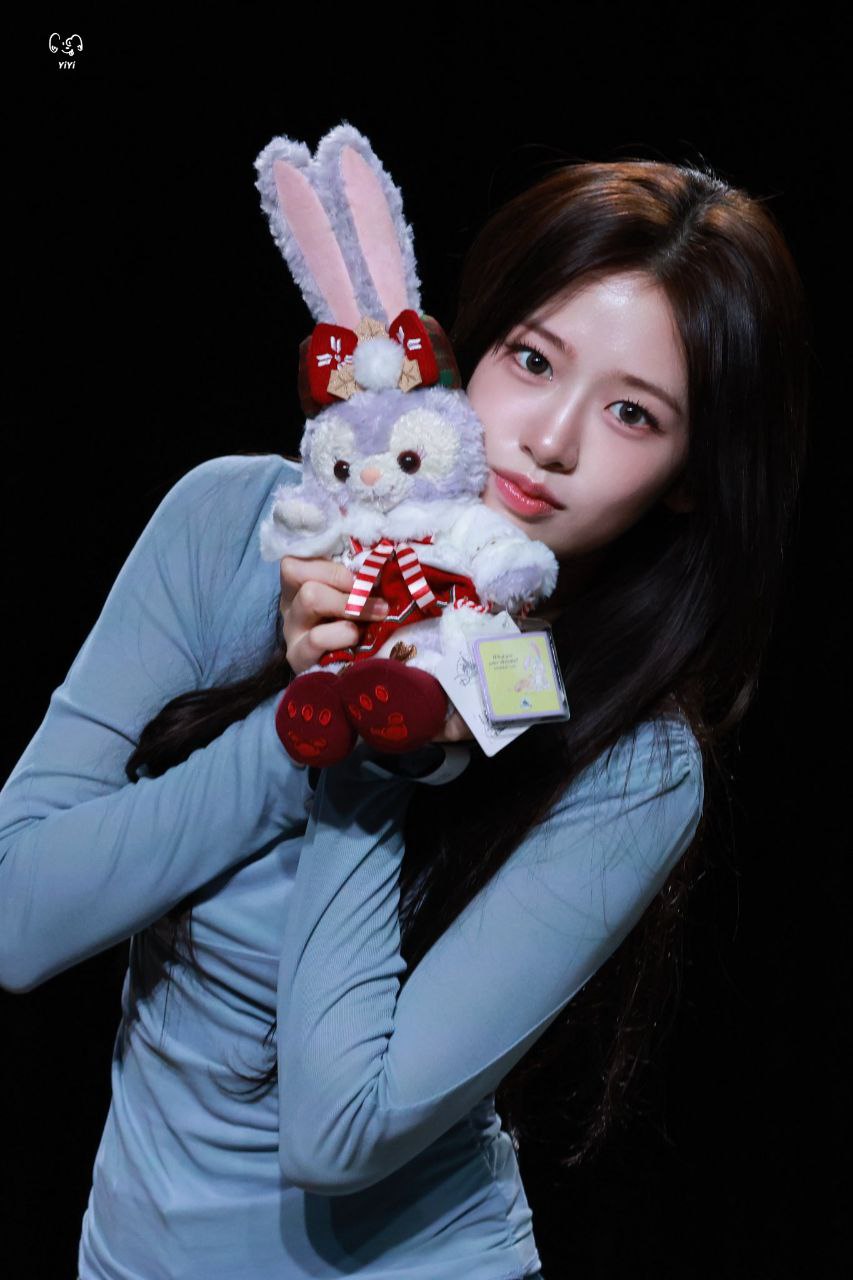 안유진 (IVE)의 비하인드 컷