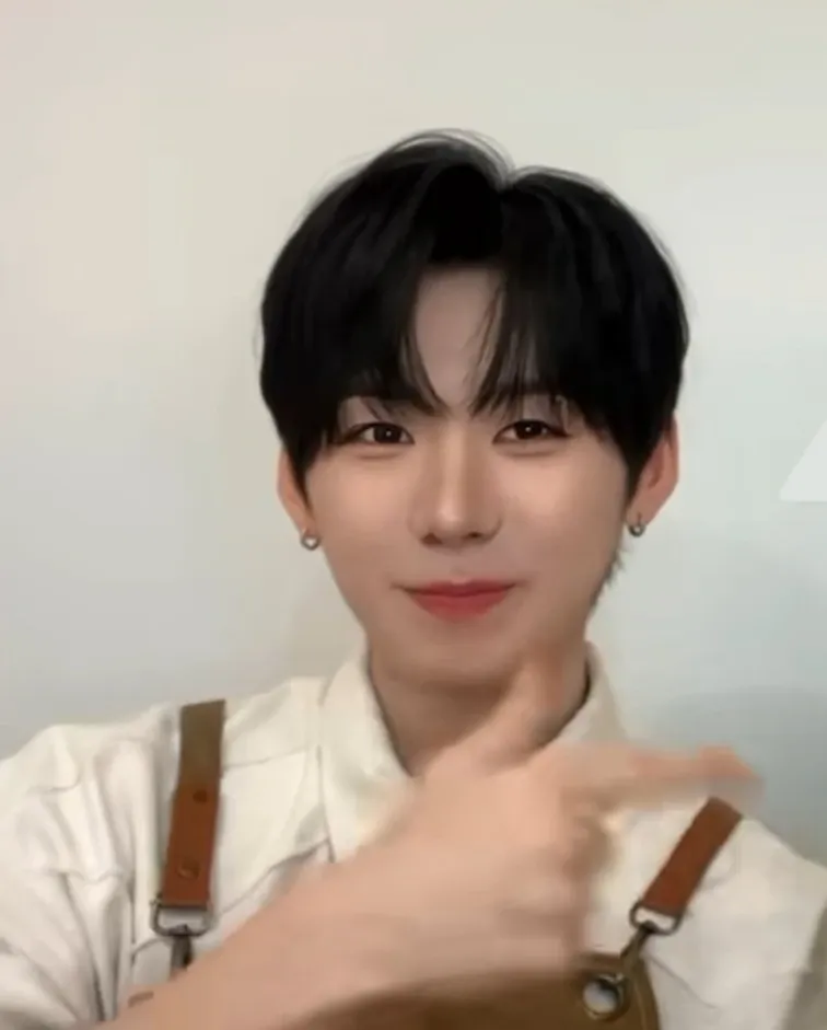 パク・ハン (AHOF)の舞台裏ショット