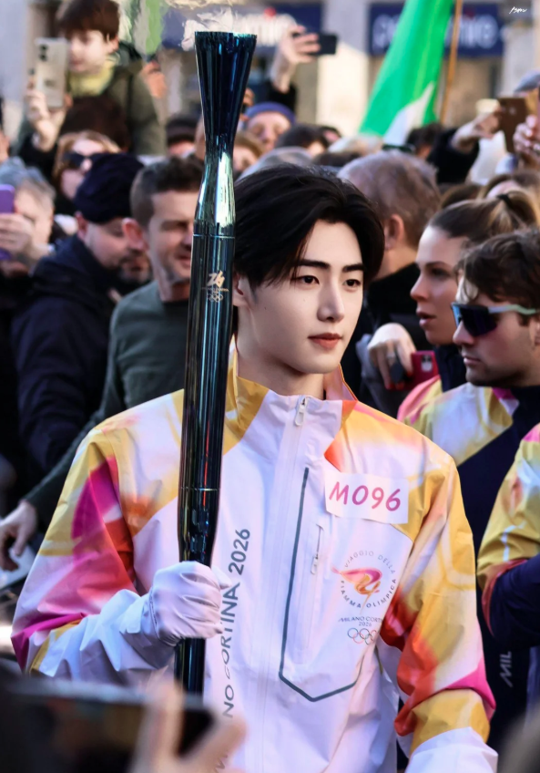 Foto terbaru Sunghoon (ENHYPEN)