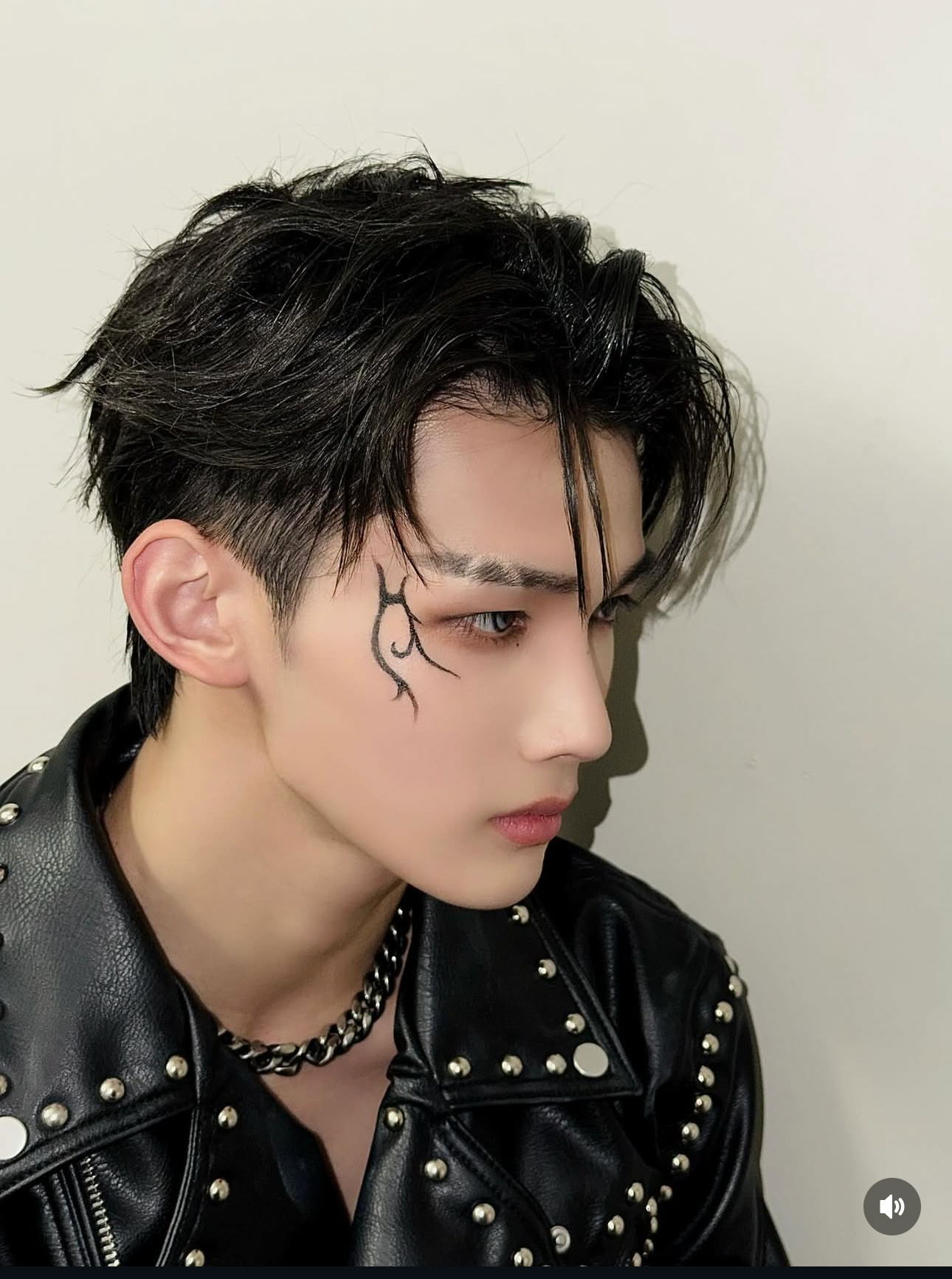 Recent activity shot of Jo (&TEAM)