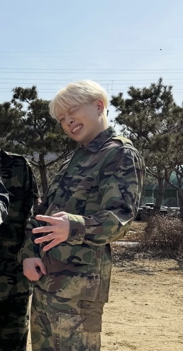 A moment captured by BOBBY (iKON)'s fan