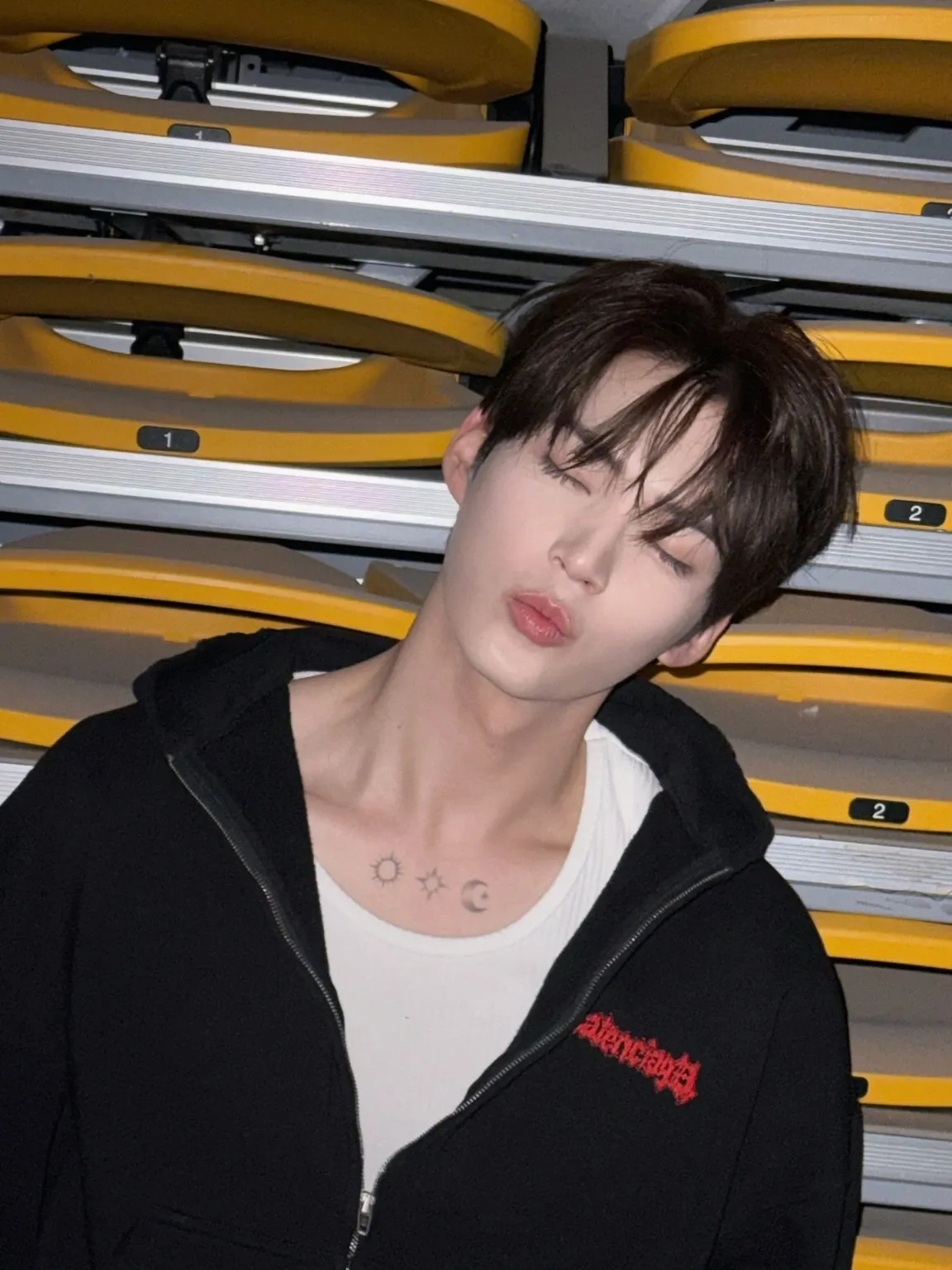 Behind-the-scenes cut of Sung Hanbin (ZEROBASEONE)