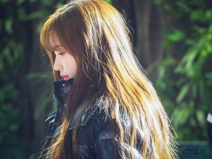 Behind-the-scenes cut of Mina (TWICE)