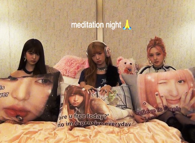 A moment captured by IVE's fan