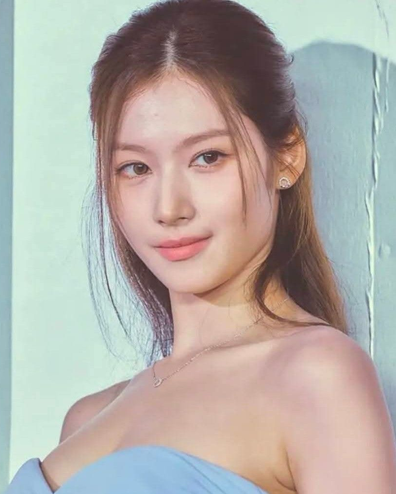 Sana (TWICE)的最新照片