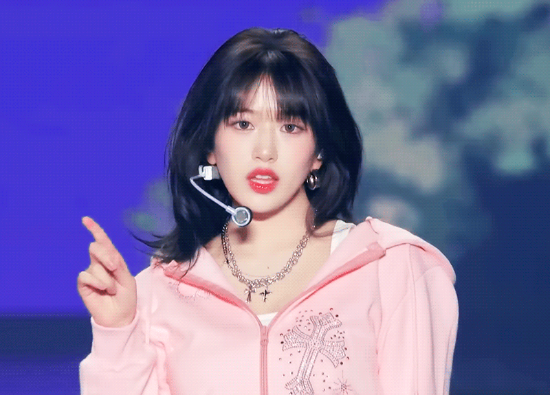 안유진 (IVE) 최근 활동샷