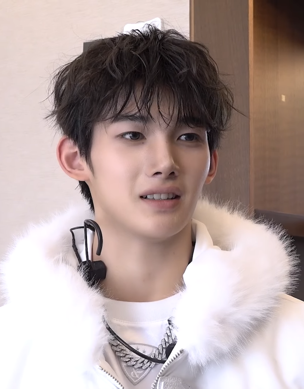 Latest photo of Jo (&TEAM)