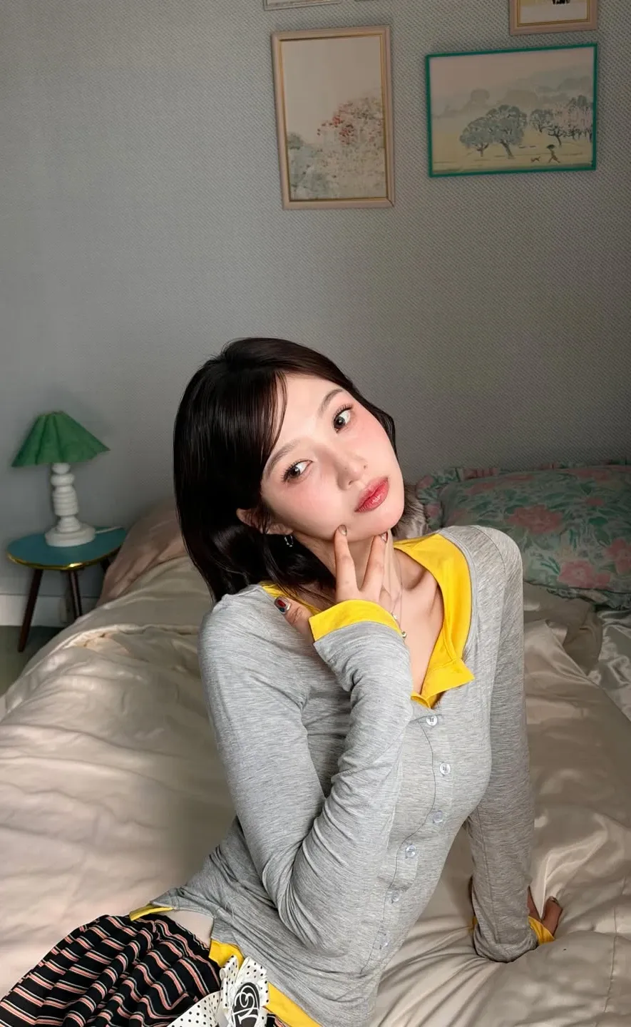 Recent activity shot of Joy (Red Velvet)