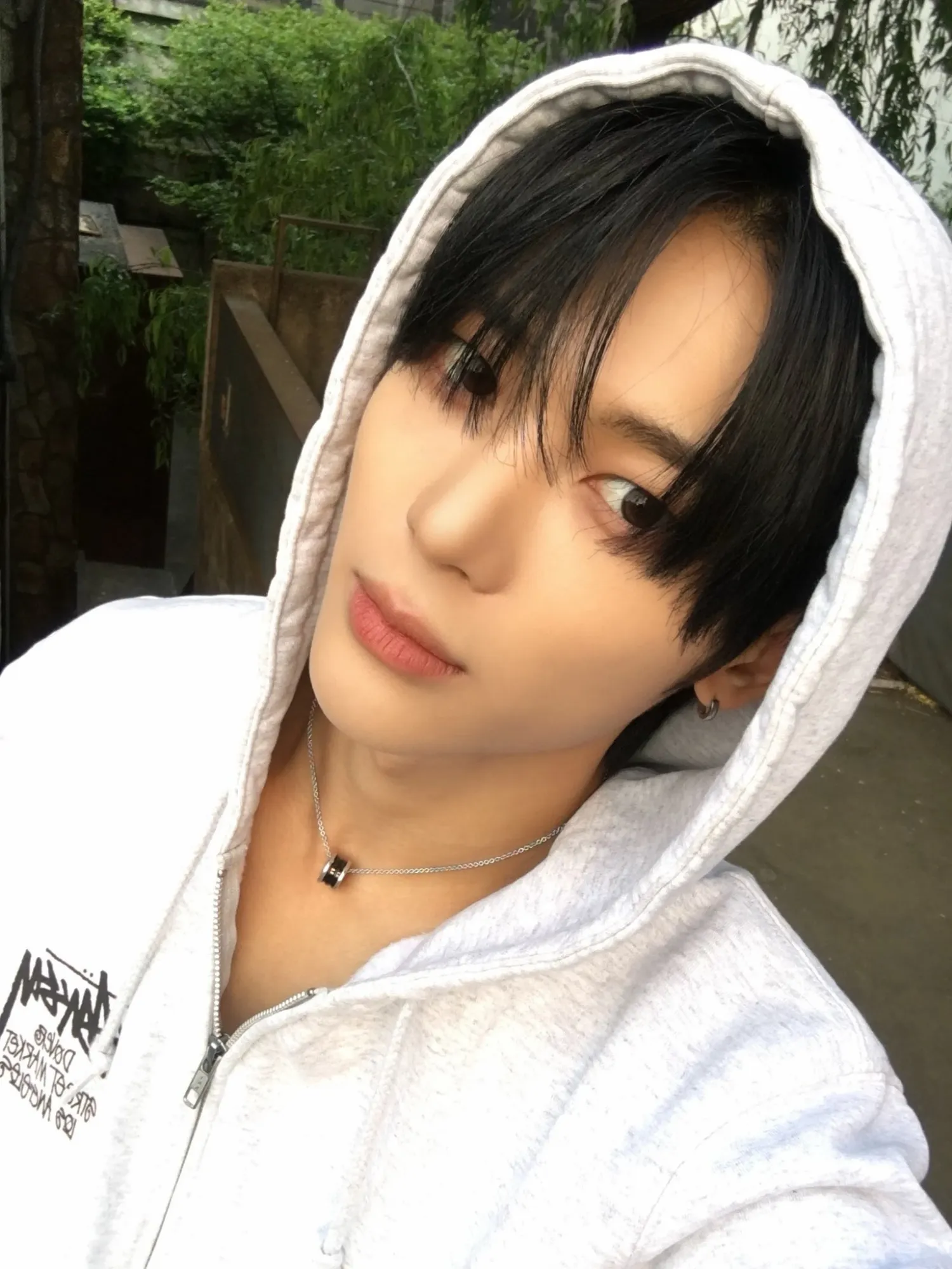 Behind-the-scenes cut of Siyun (NOWZ)