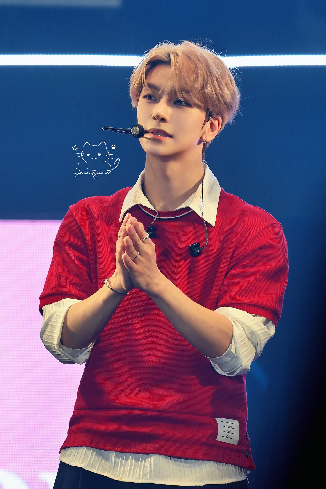 A moment captured by He Xinlong (ALPHA DRIVE ONE)'s fan