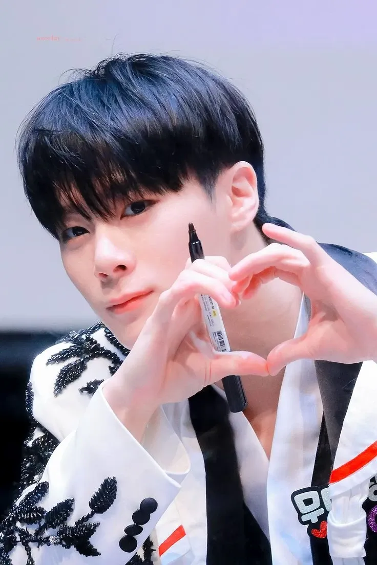 Behind-the-scenes cut of Moonbin (ASTRO)