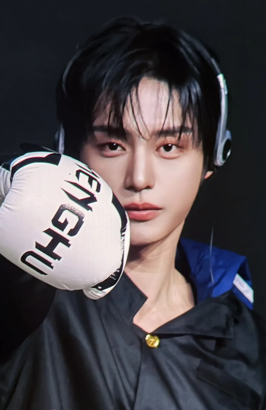 Behind-the-scenes cut of Kim Jiwoong (ZEROBASEONE)