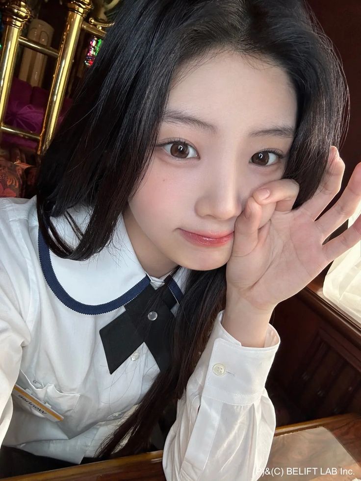 A moment captured by ILLIT's fan