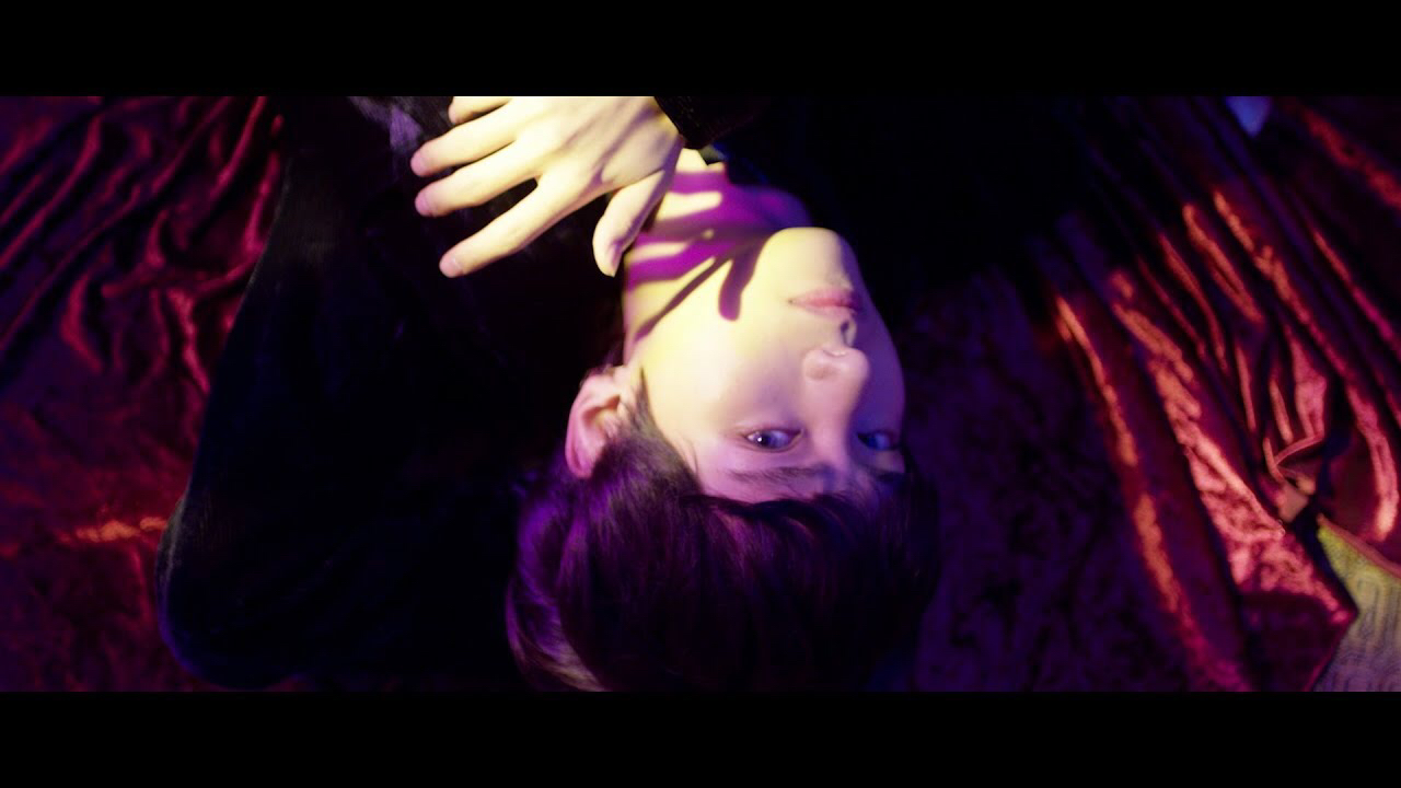 Behind-the-scenes cut of V (BTS)