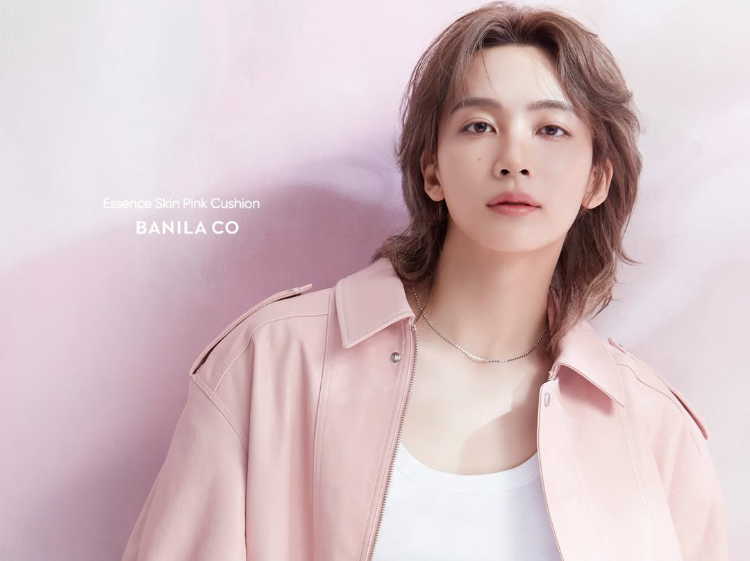 A moment captured by Jeonghan (SEVENTEEN)'s fan