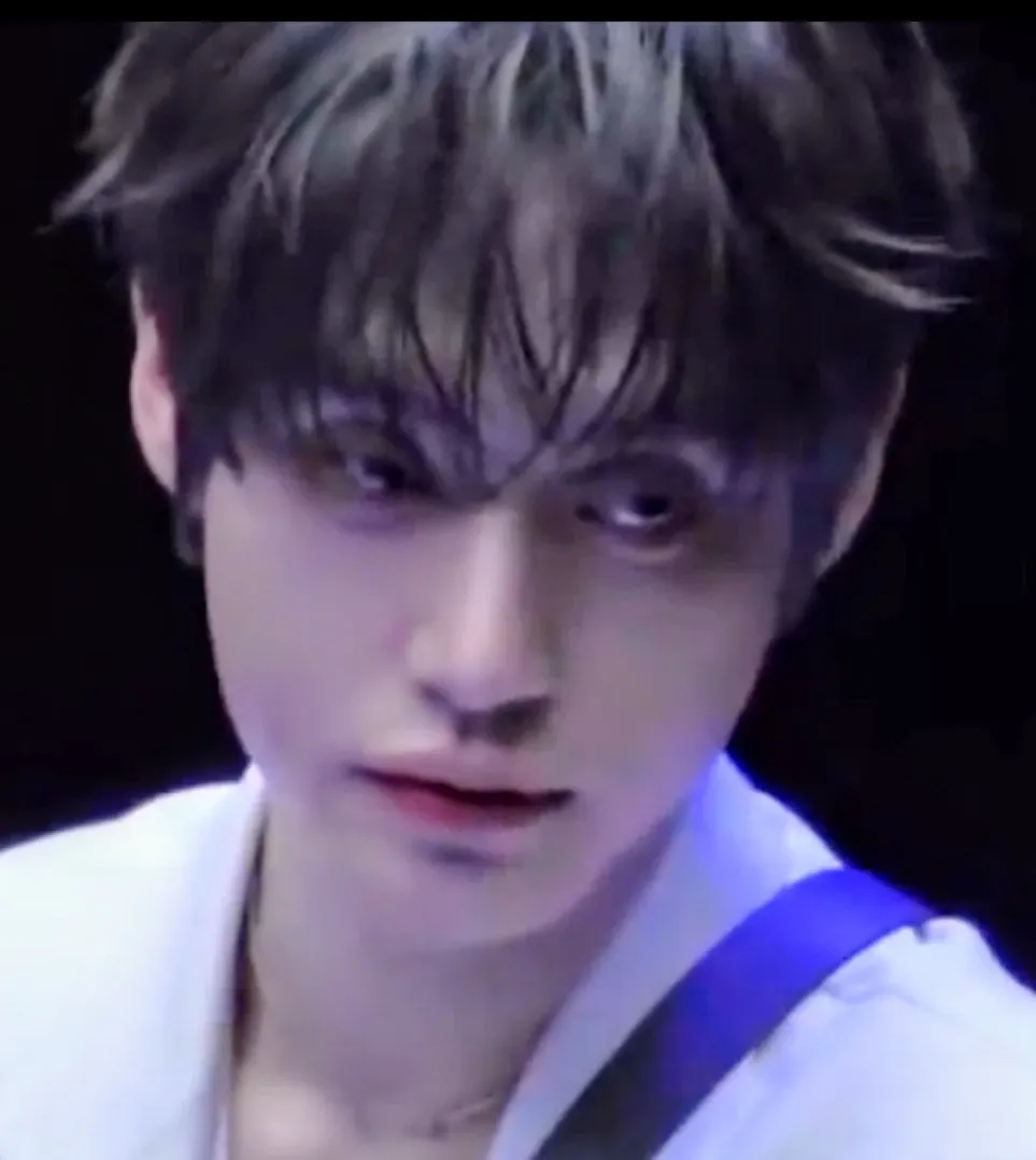 金地雄 (ZEROBASEONE)的最新照片