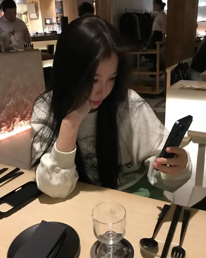 Behind-the-scenes cut of Esther Yu