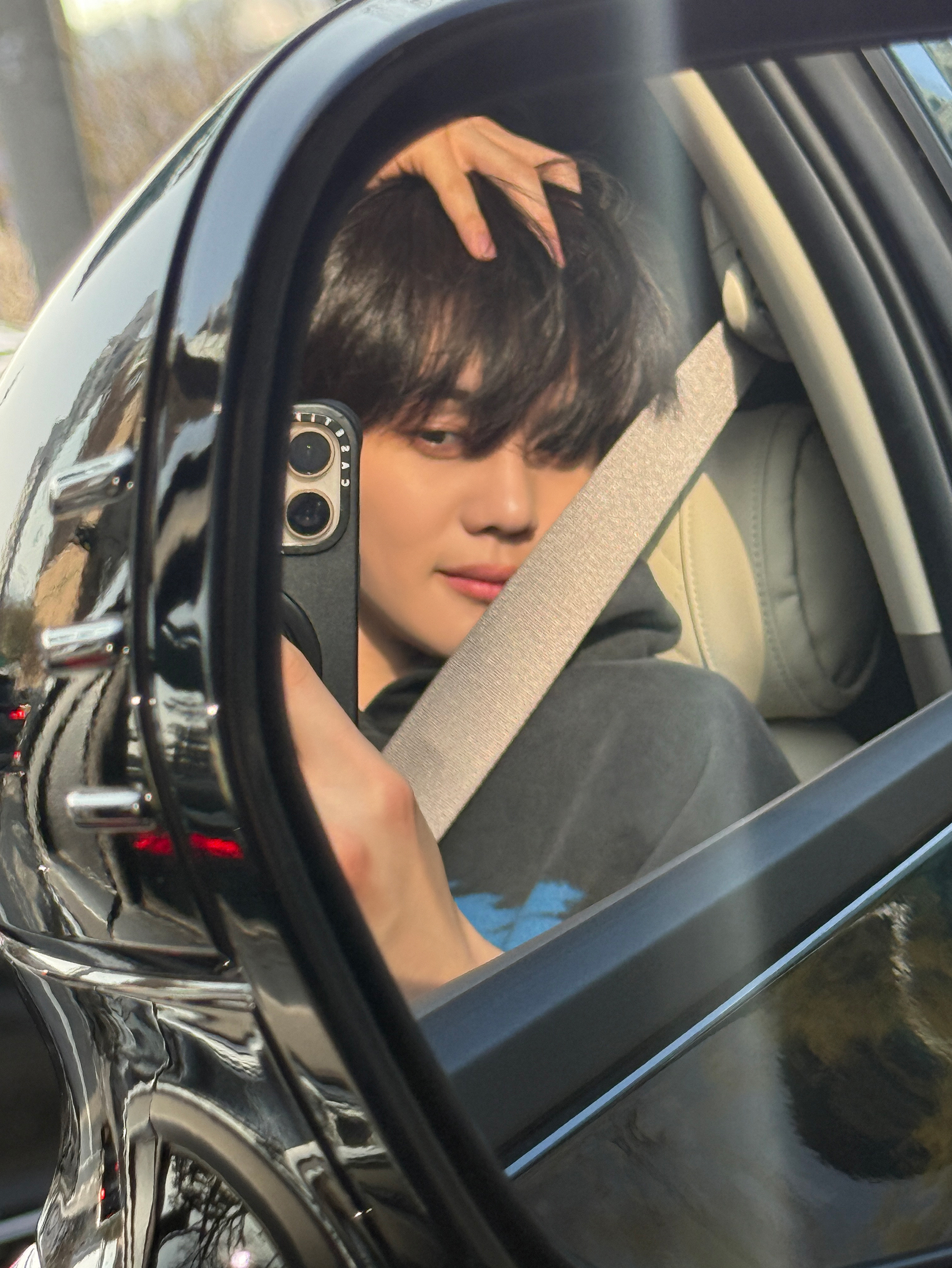 Behind-the-scenes cut of Kim Gyuvin