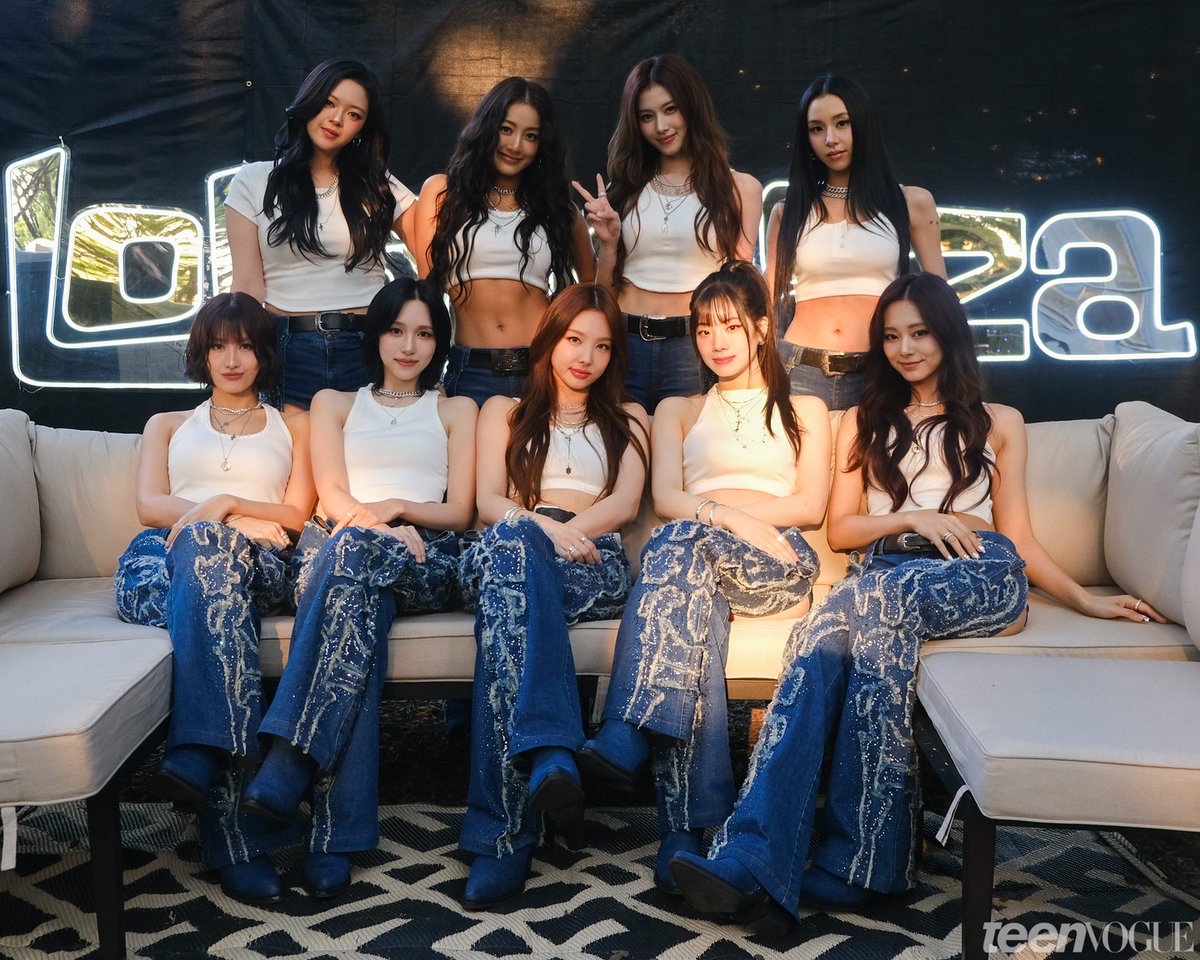 Foto aktivitas terbaru TWICE