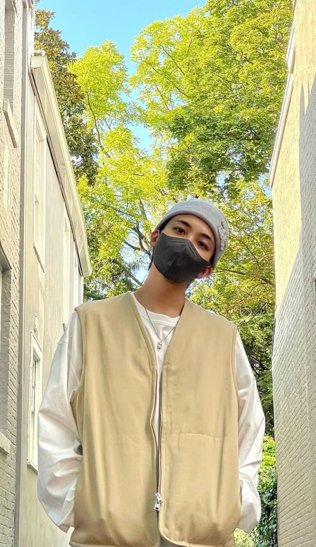 A moment captured by Jeonghan (SEVENTEEN)'s fan