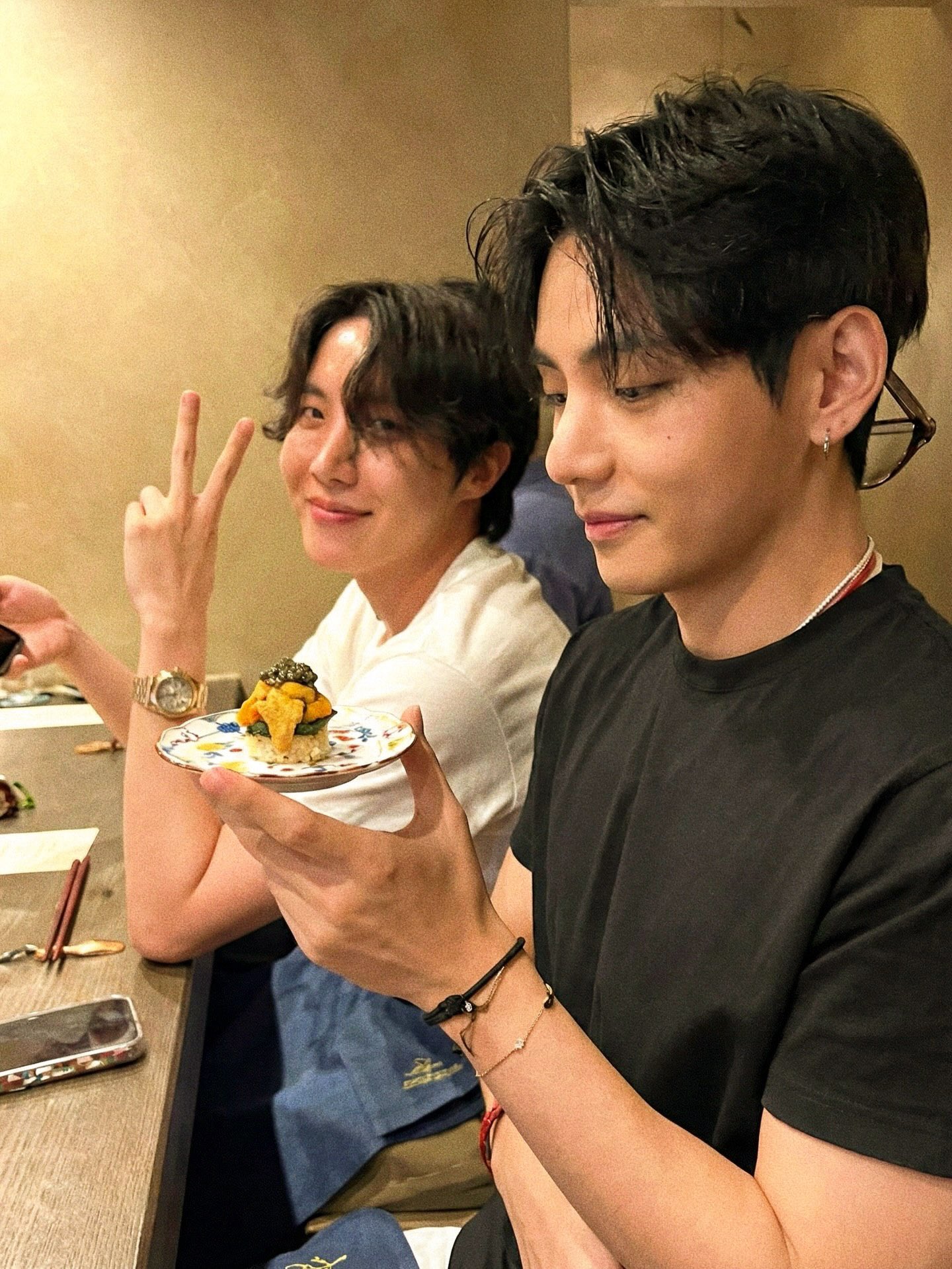 뷔 (방탄소년단)의 비하인드 컷